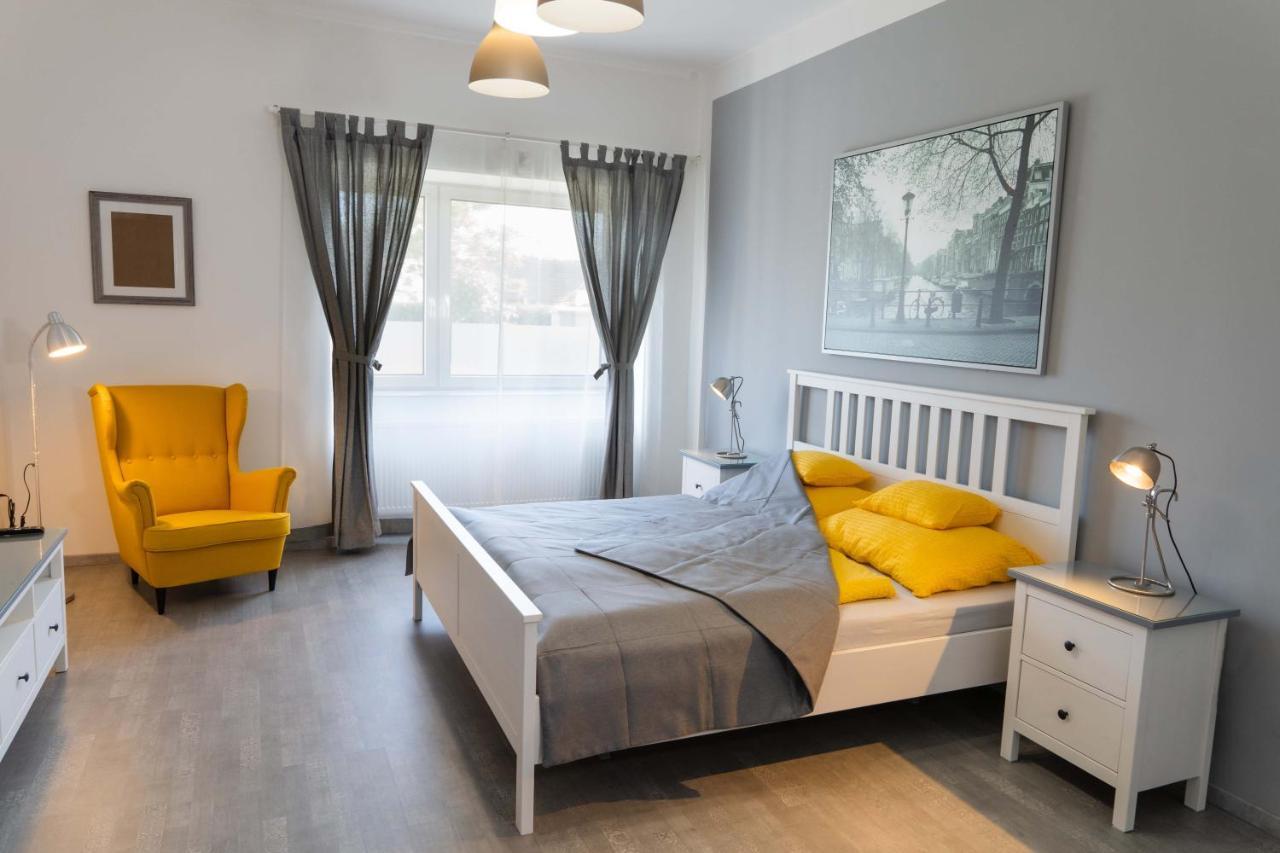 Kunfoglalas Apartmanhaz Kisujszallas Exterior foto