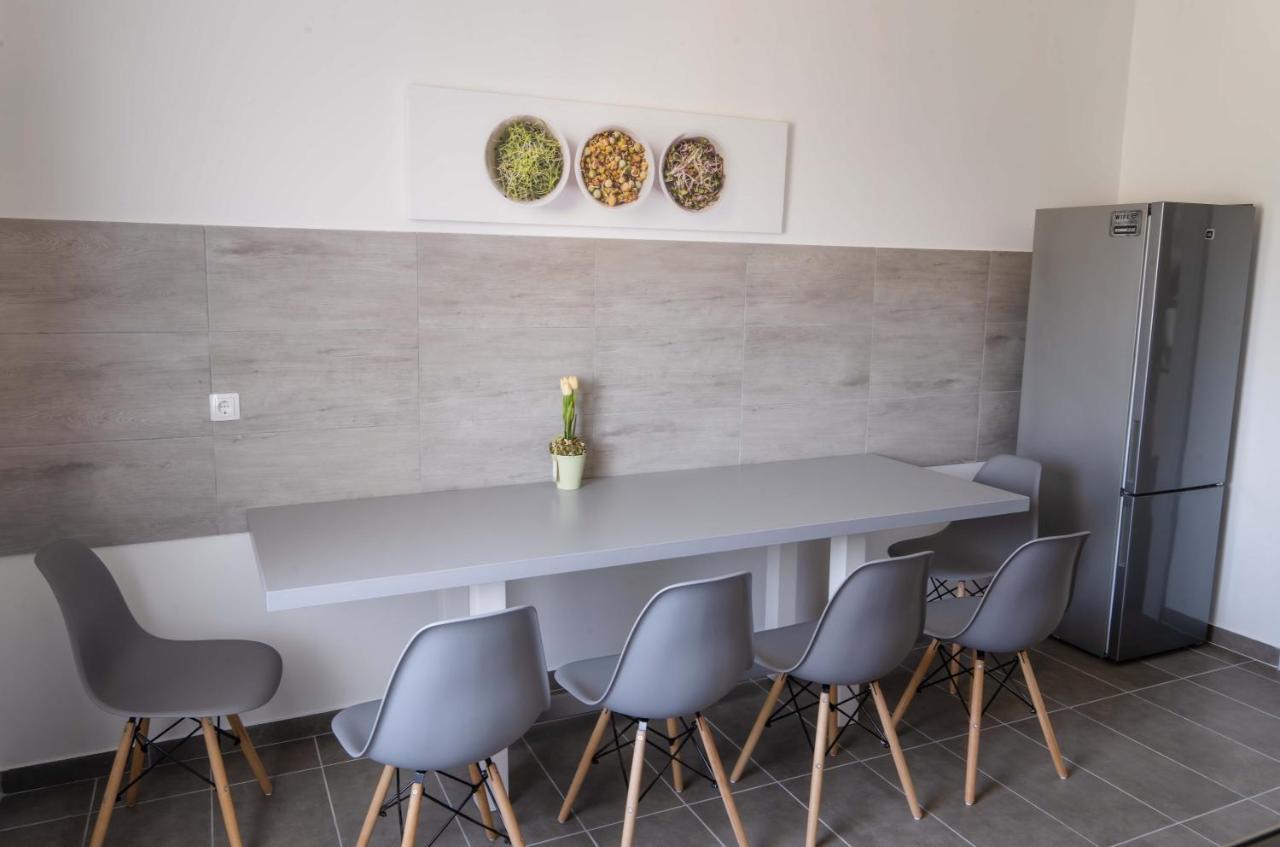 Kunfoglalas Apartmanhaz Kisujszallas Exterior foto